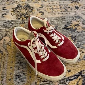 Red velvet classic Vans size US 9.5